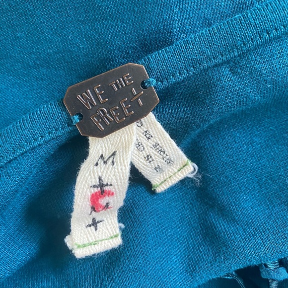 WE THE FREE Long Sleeve Top Size Meduim - Picture 2 of 3